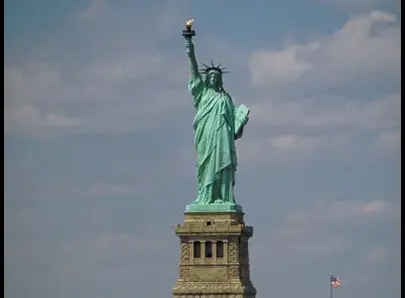 A WorldGuessr round: Street View of the Statue of Liberty, waiting for a guess